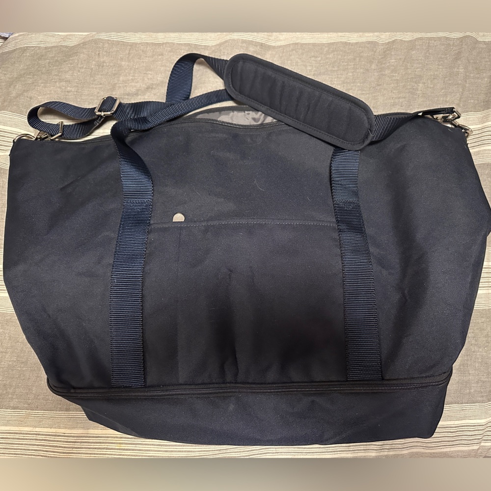 Lo & Sons Navy Catalina Weekender Bag